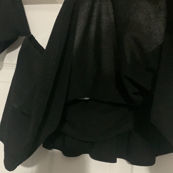 Off shoulder going out crop top - Picture 2 of 3